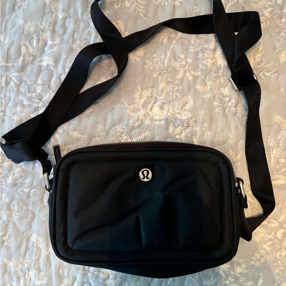 lululemon barely used crossbody camera bag